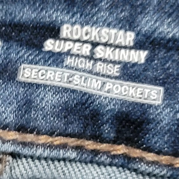 Old Navy Rockstar Super Skinny High Rise Distressed Jeans Size 2 EUC - Picture 7 of 15